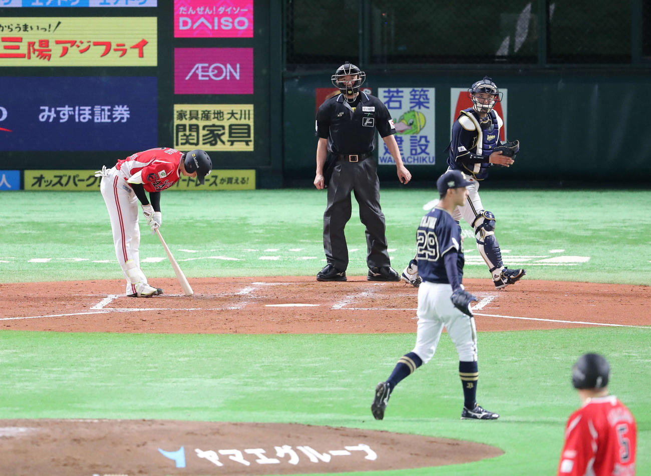 ソフトバンク対オリックス　2回裏ソフトバンク2死一、二塁、川瀬は見逃しの三振に終わる（撮影・梅根麻紀）
