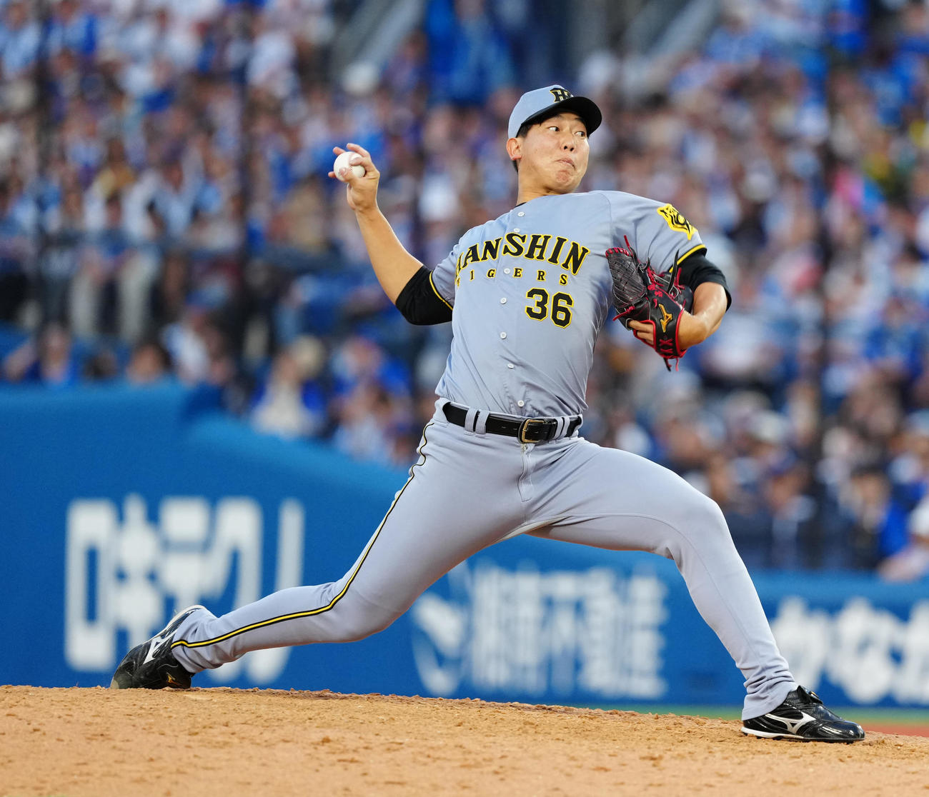 DeNA対阪神　阪神6番手の畠（撮影・江口和貴）