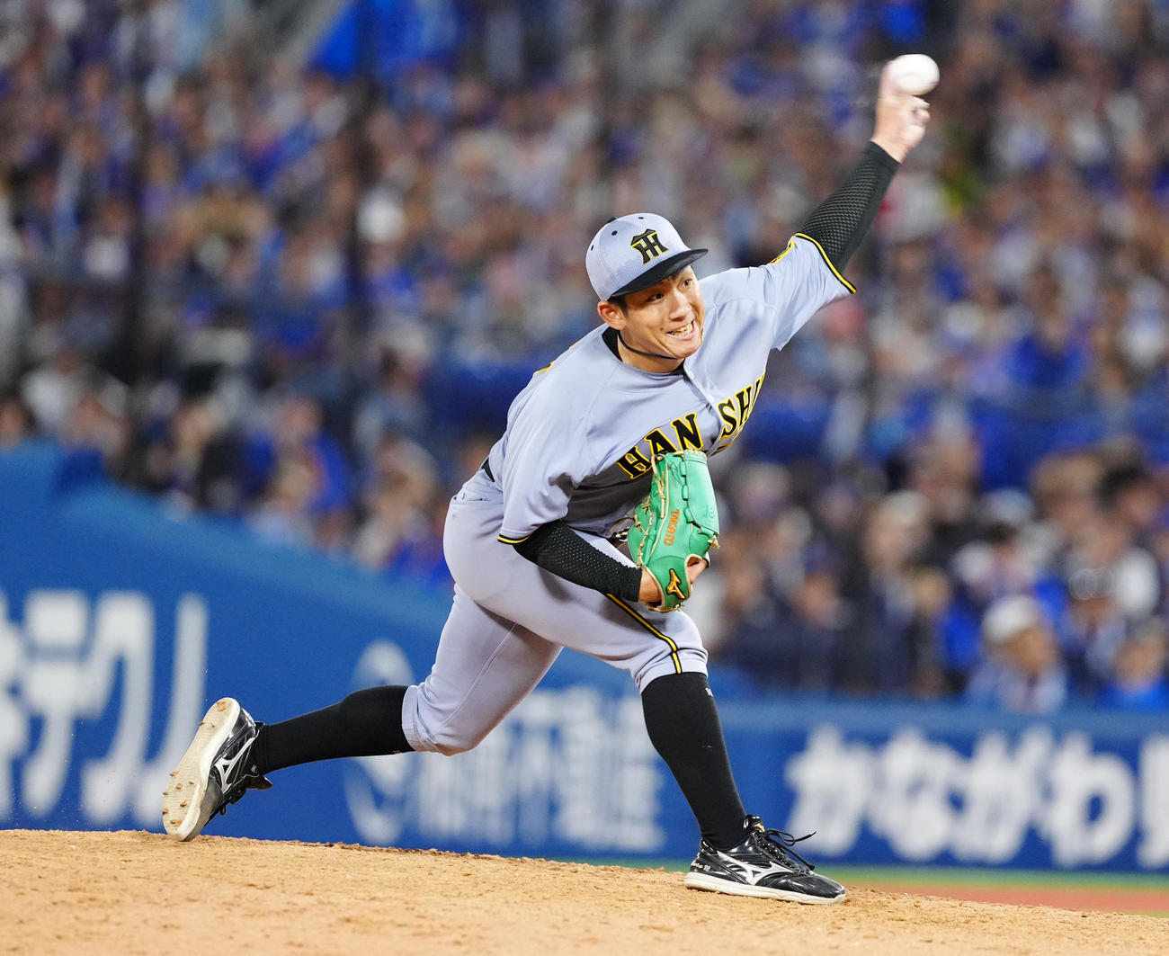 DeNA対阪神　阪神8番手の伊原（撮影・江口和貴）