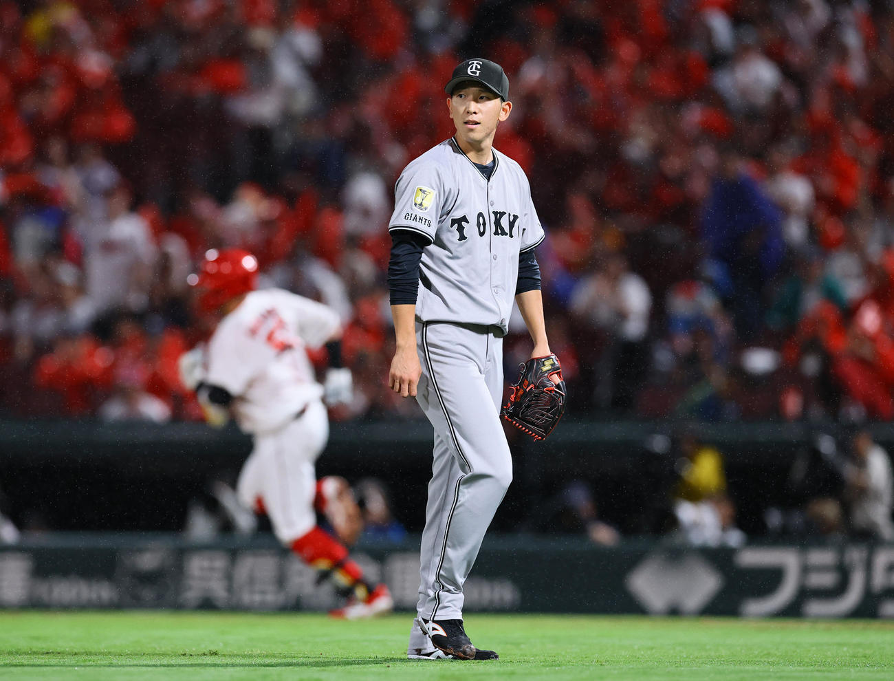 広島対巨人　1回裏広島2死一、二塁、末包に2点適時二塁打を許す戸郷（撮影・藤尾明華）