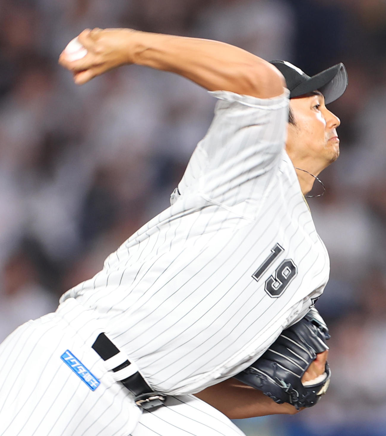 ロッテ対西武　力投するロッテ先発唐川（撮影・水谷安孝）