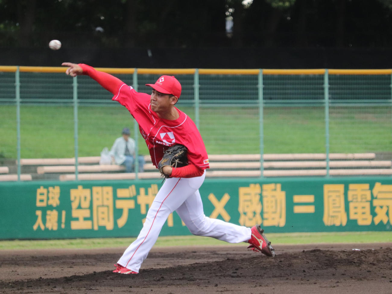 パナソニック対日本生命　先発した、日本生命・谷脇（撮影・中島麗）