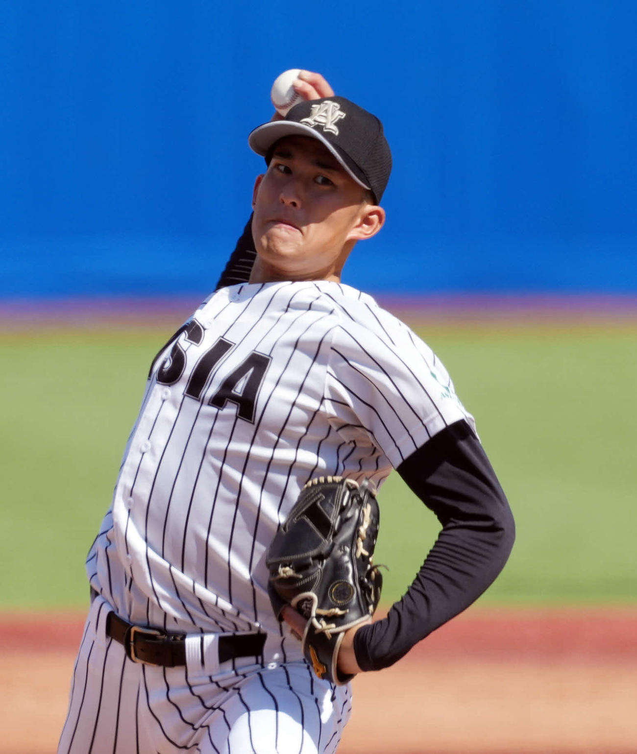亜大対駒大　先発の亜大・斉藤（撮影・小島史椰）