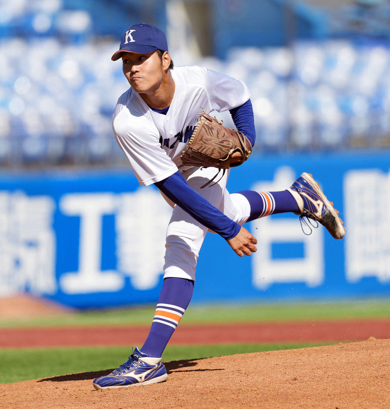 亜大対駒大　先発の駒大・仲村（撮影・小島史椰）