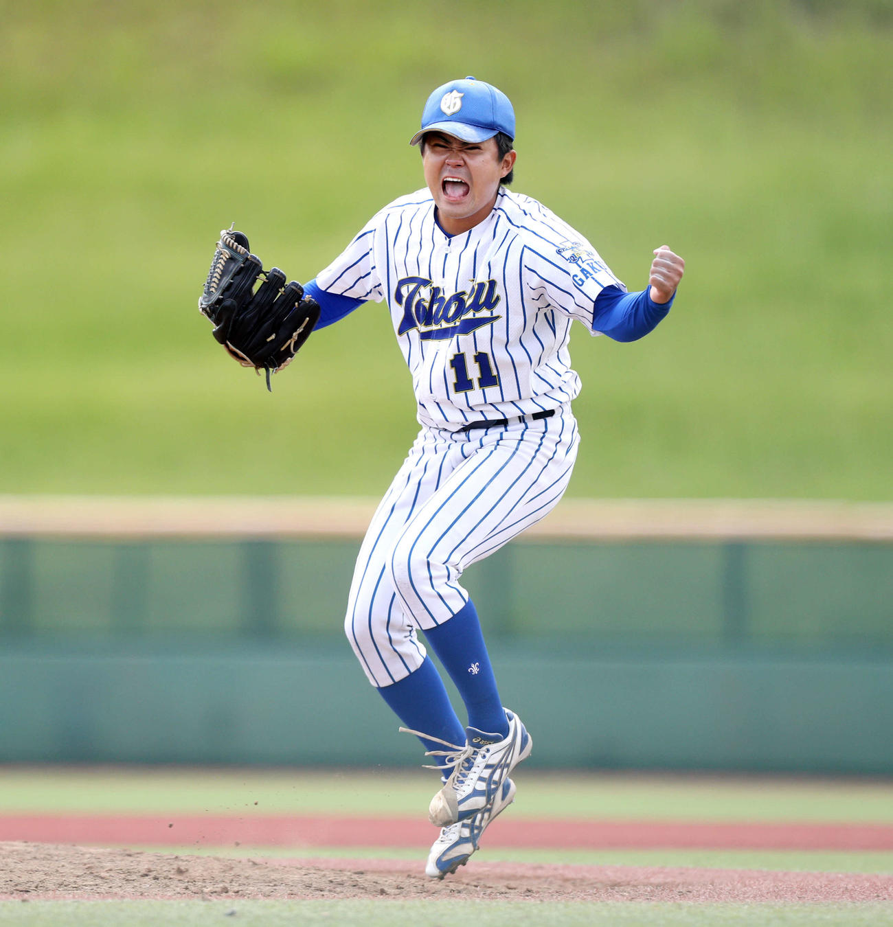 東北福祉大対東北学院大　勝利を決めガッツポーズする東北学院大・堀川（撮影・木村有優）