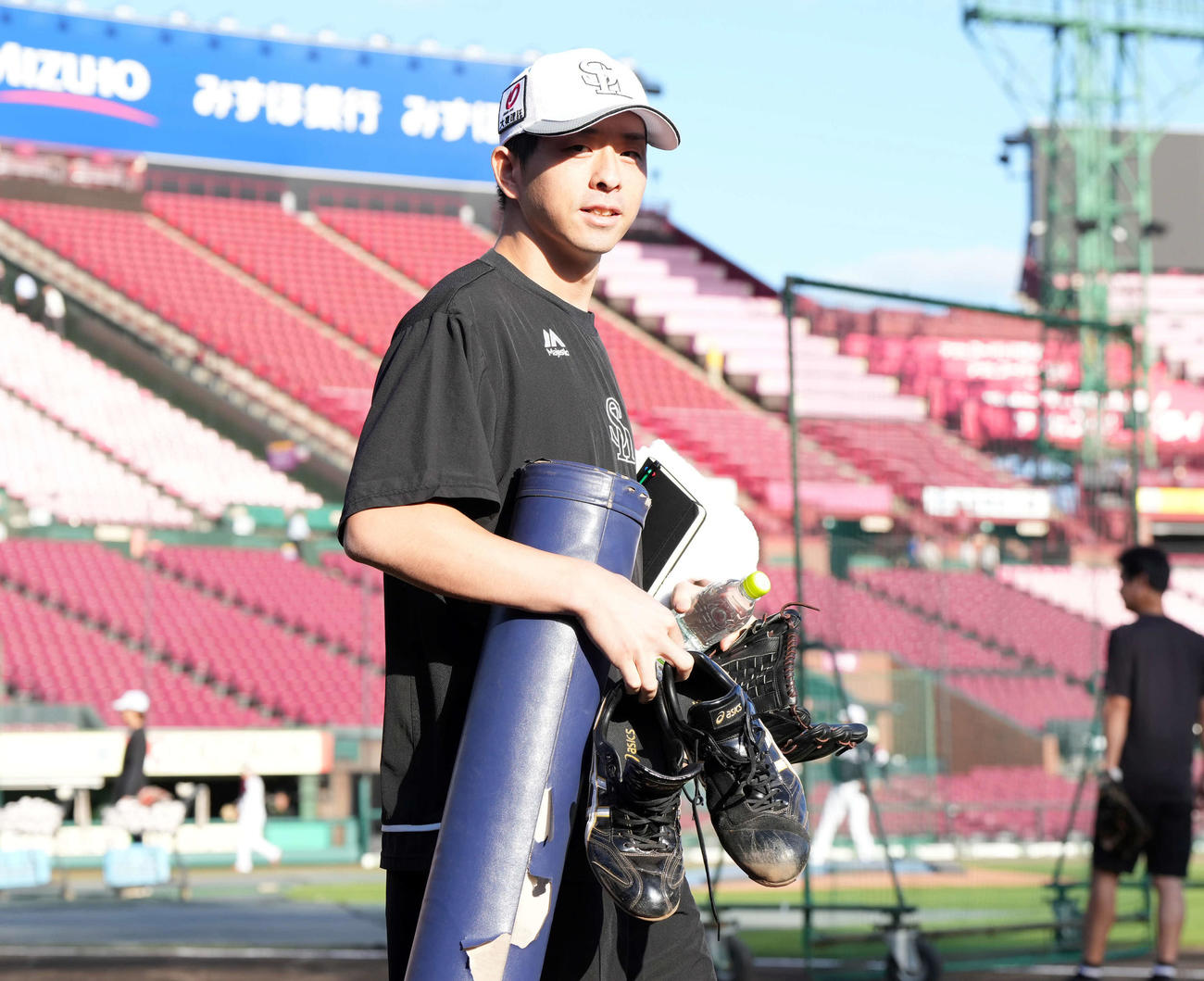 楽天対ソフトバンク　グラウンドに姿を見せるソフトバンク大関（撮影・たえ見朱実）