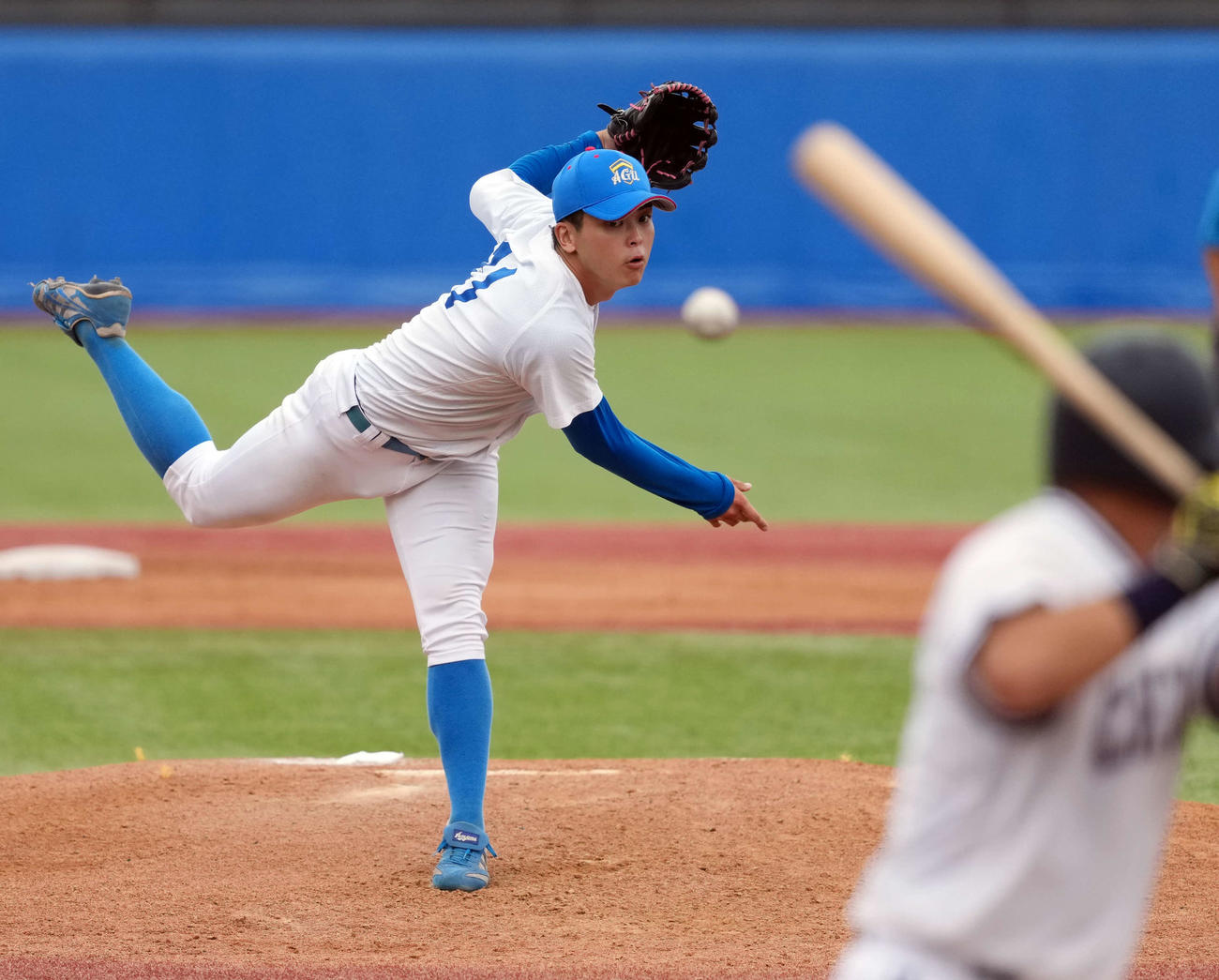 青学大対中大　先発の青学大・中西（撮影・小島史椰）