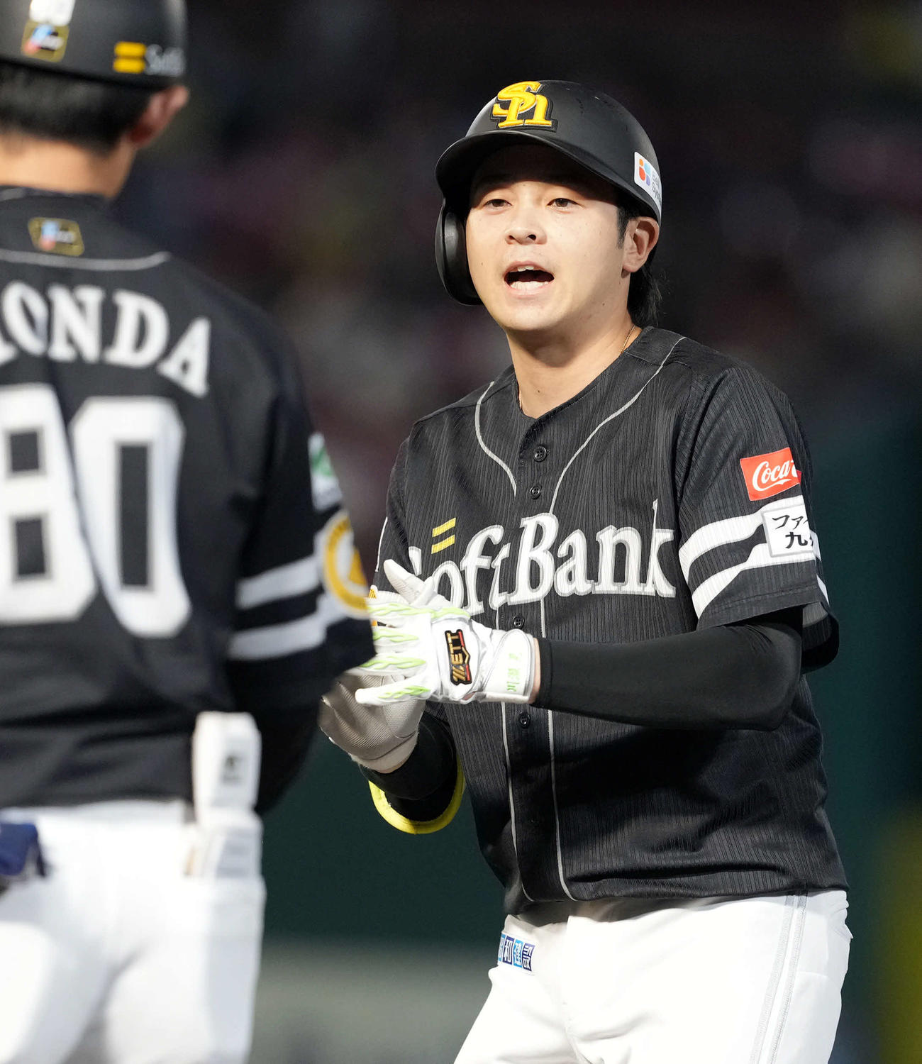 楽天対ソフトバンク　2回表ソフトバンク1死三塁、右前適時打を放った川瀬（撮影・たえ見朱実）