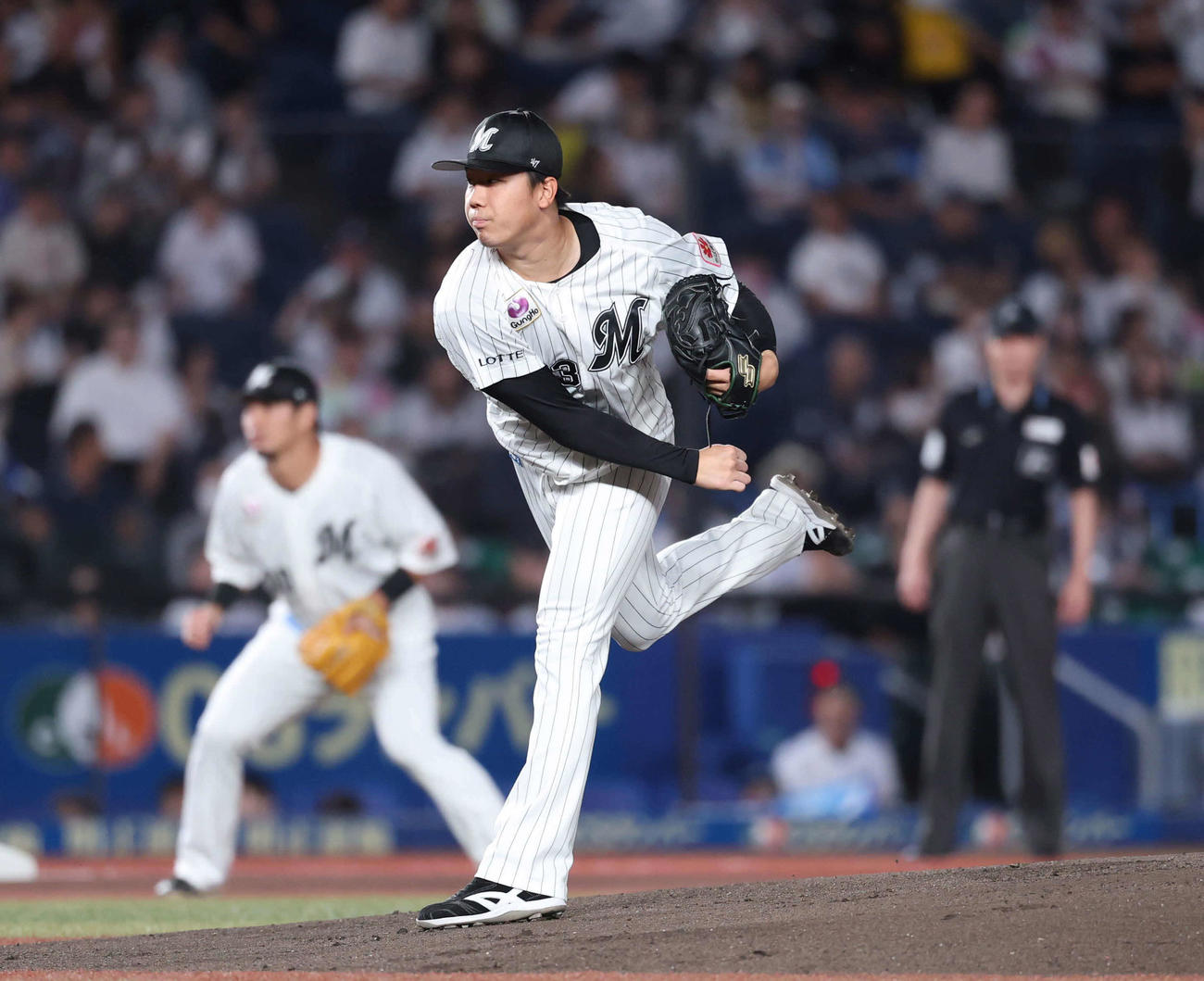 ロッテ対西武　先発し力投するロッテ木村（撮影・増田悦実）