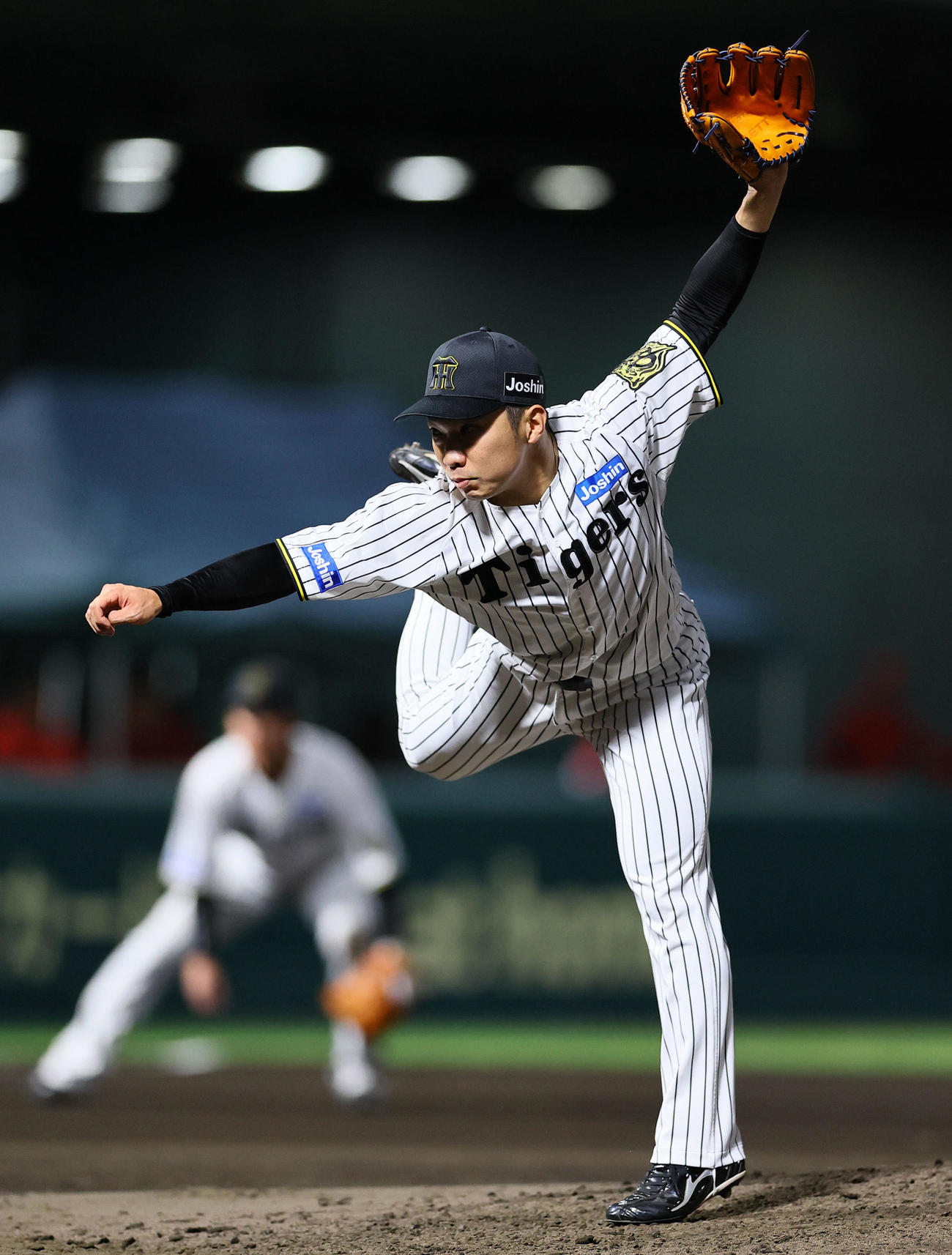 ウエスタン阪神対広島　6回に登板した阪神石井（撮影・藤尾明華）