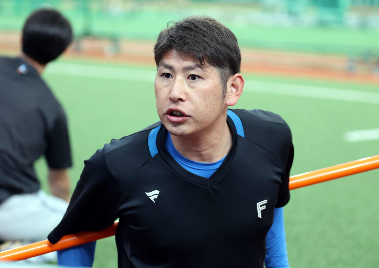西武対日本ハム　ウオームアップする日本ハム加藤貴（撮影・浅見桂子）
