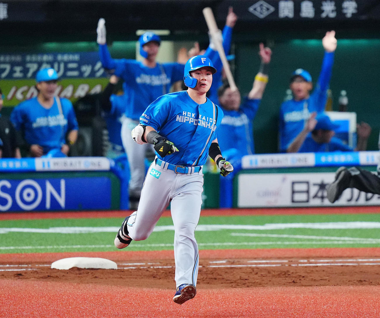 西武対日本ハム　2回表日本ハム無死一塁、先制2点本塁打を放つ清宮（撮影・垰建太）