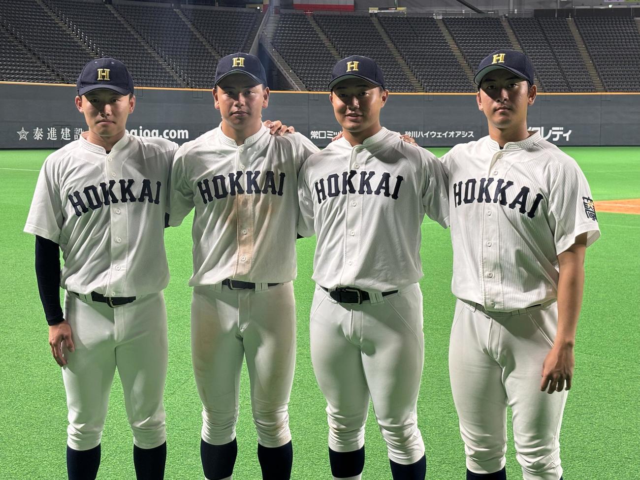 プロ志望届を提出した北海学園大の（左から）木村、常谷、工藤、高谷（撮影・保坂果那）