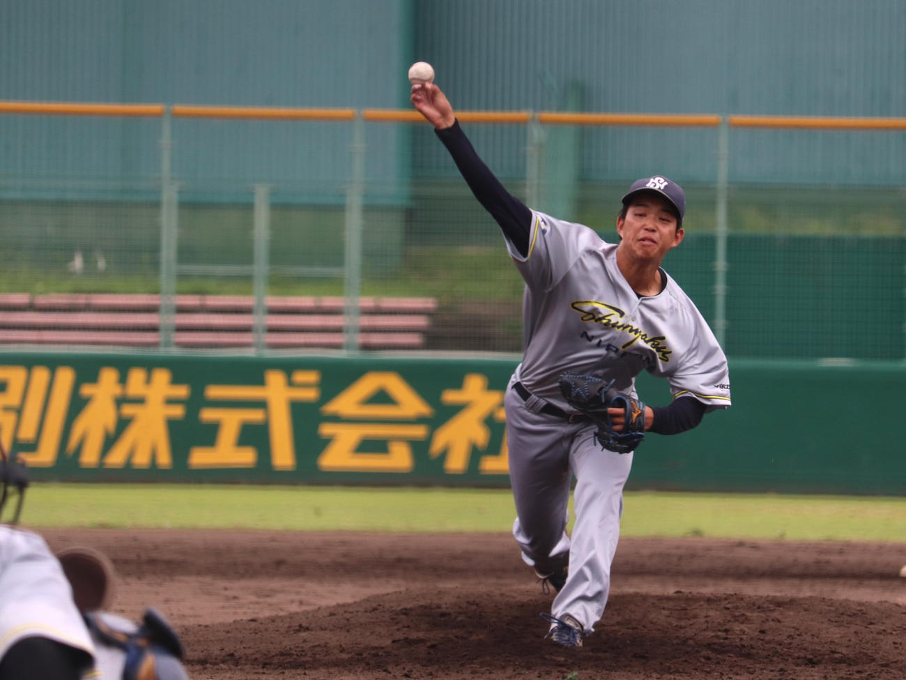 パナソニック対日本新薬　2番手で登板した、日本新薬の遠藤（撮影・中島麗）