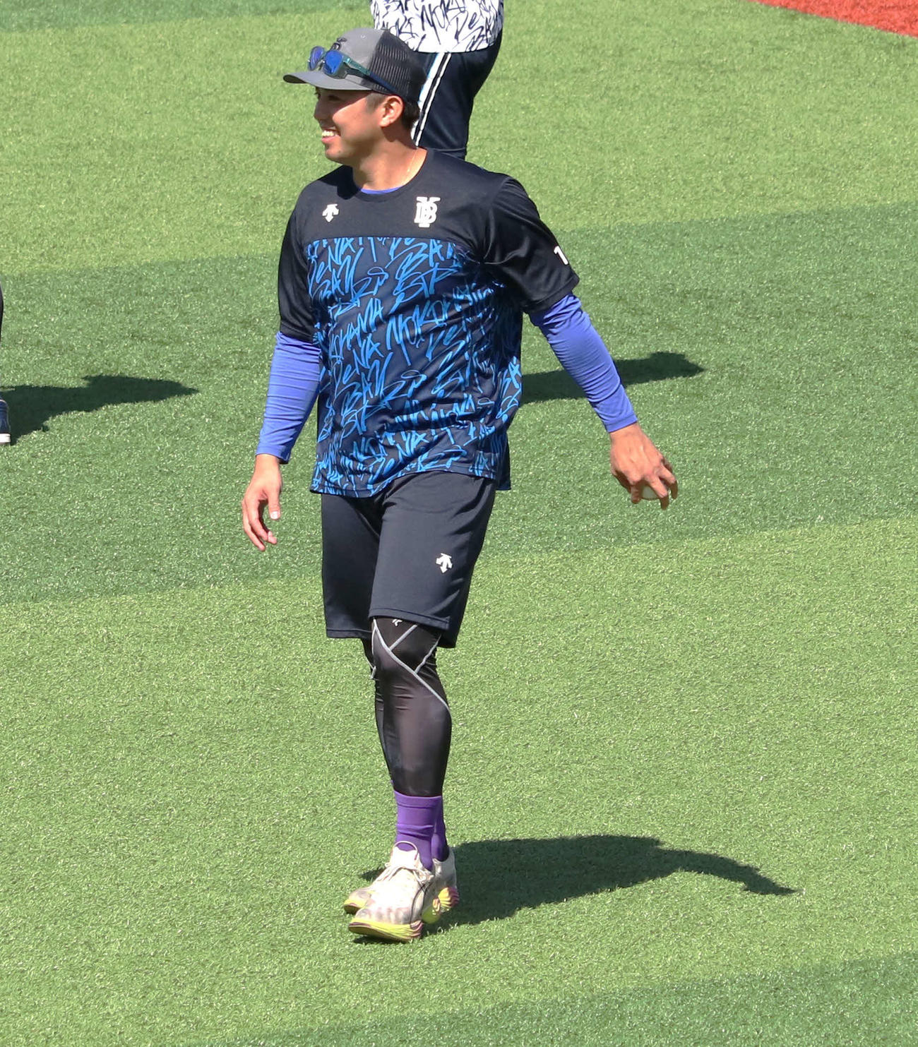 本拠地横浜スタジアムで行われたピックアップ練習に参加し笑顔を見せるDeNA東（撮影：佐瀬百合子）