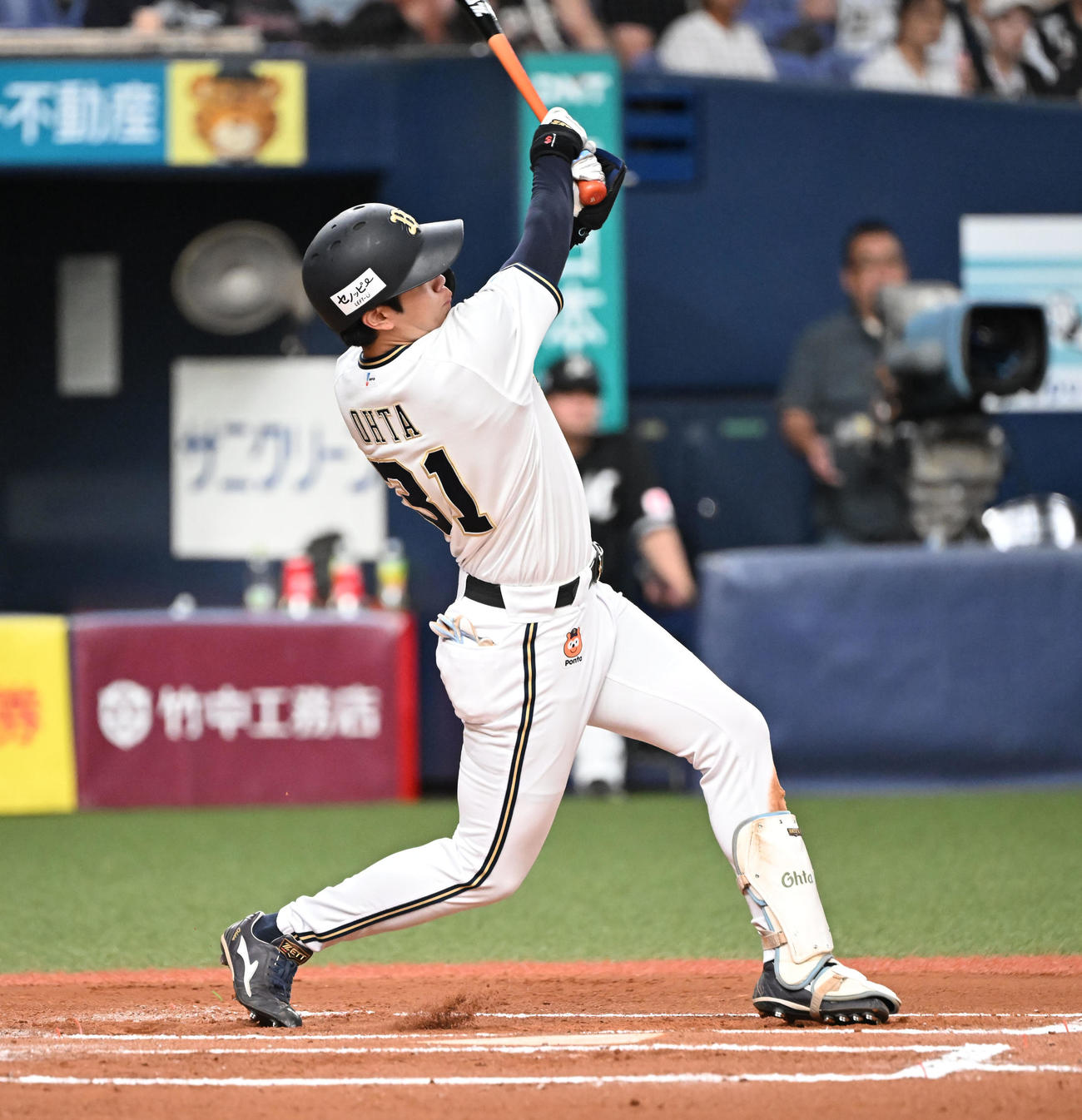 オリックス対ロッテ　6回裏オリックス1死、左前打を放つ太田（撮影・和賀正仁）