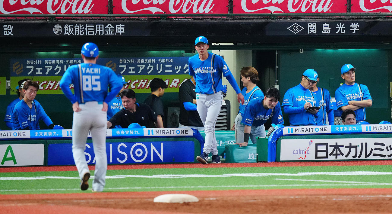 西武対日本ハム　西武に逆転負けを喫した日本ハムナイン（撮影・垰建太）