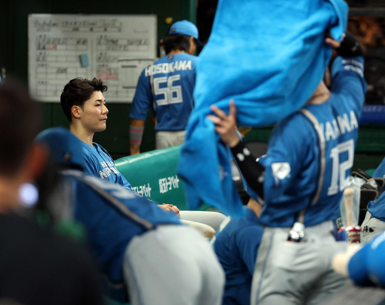 西武対日本ハム　4－5の逆転負けにぼう然とする清宮幸ら日本ハムベンチ（撮影・浅見桂子）