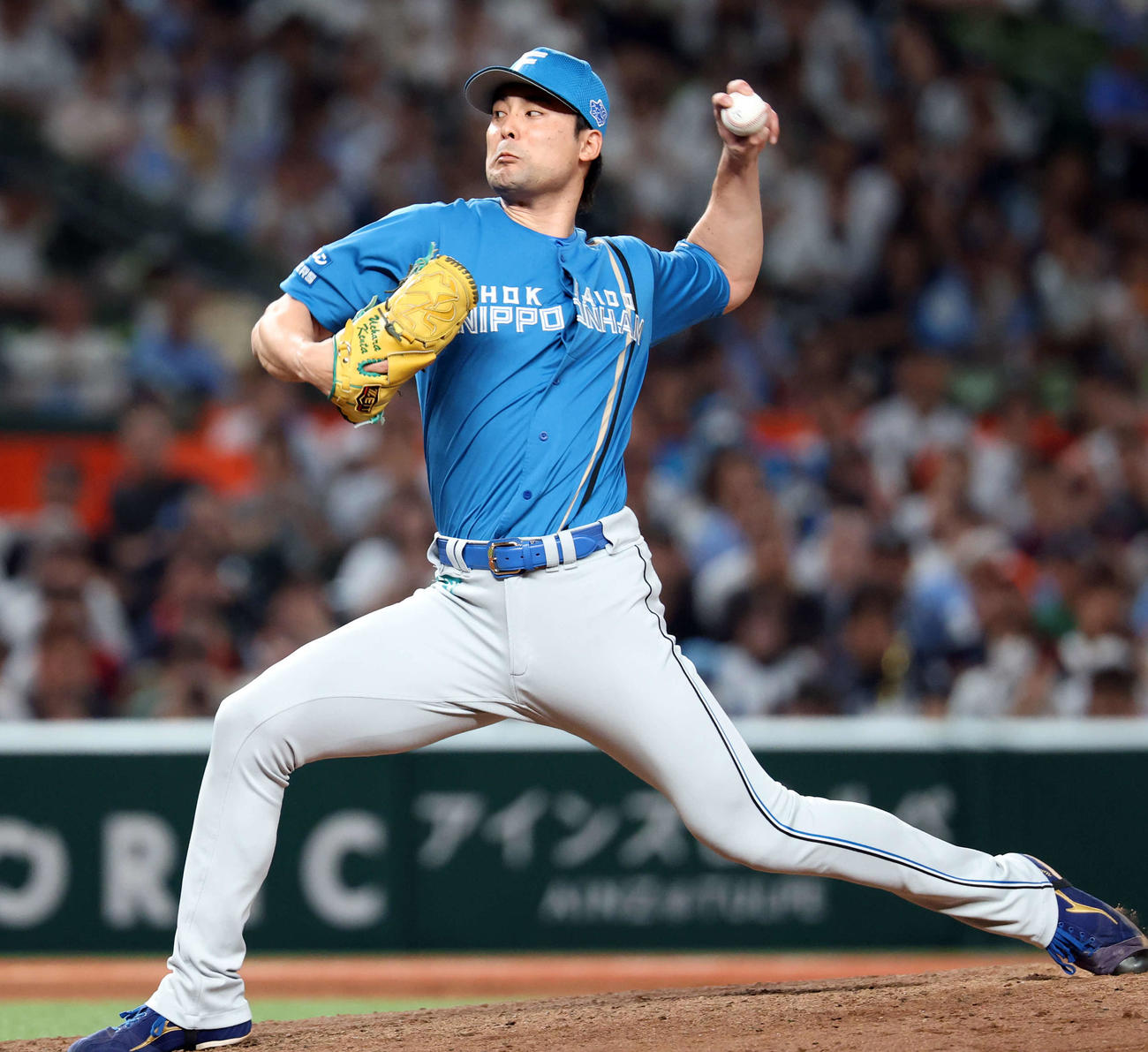 西武対日本ハム　7回裏西武2死一、三塁の場面で登板した上原（撮影・浅見桂子）