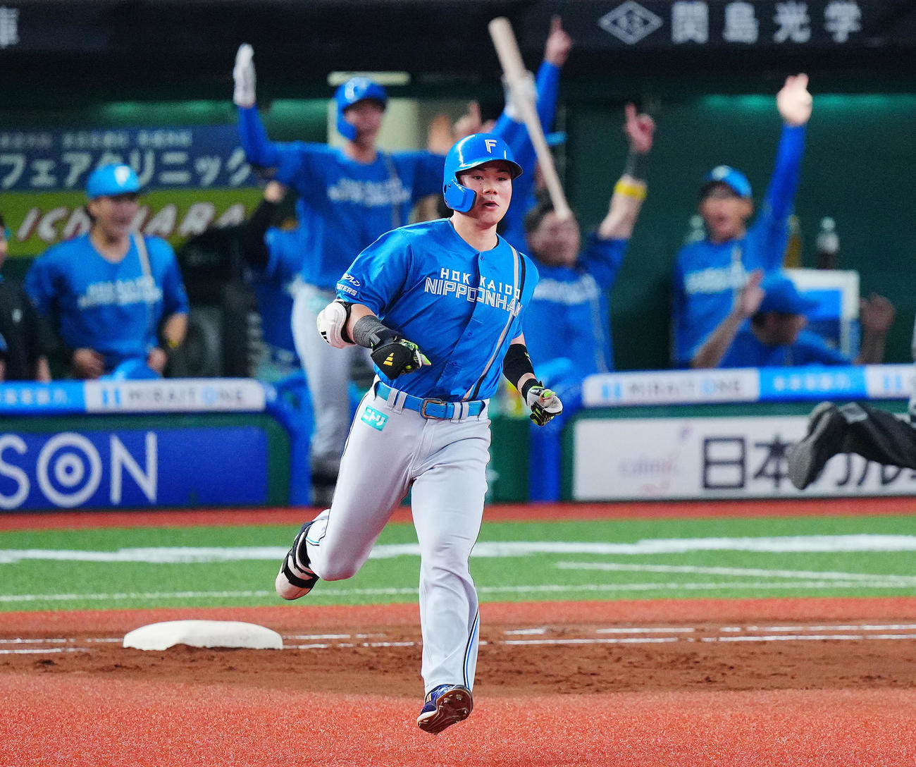 西武対日本ハム　2回表日本ハム無死一塁、先制2点本塁打を放つ清宮幸（撮影・垰建太）