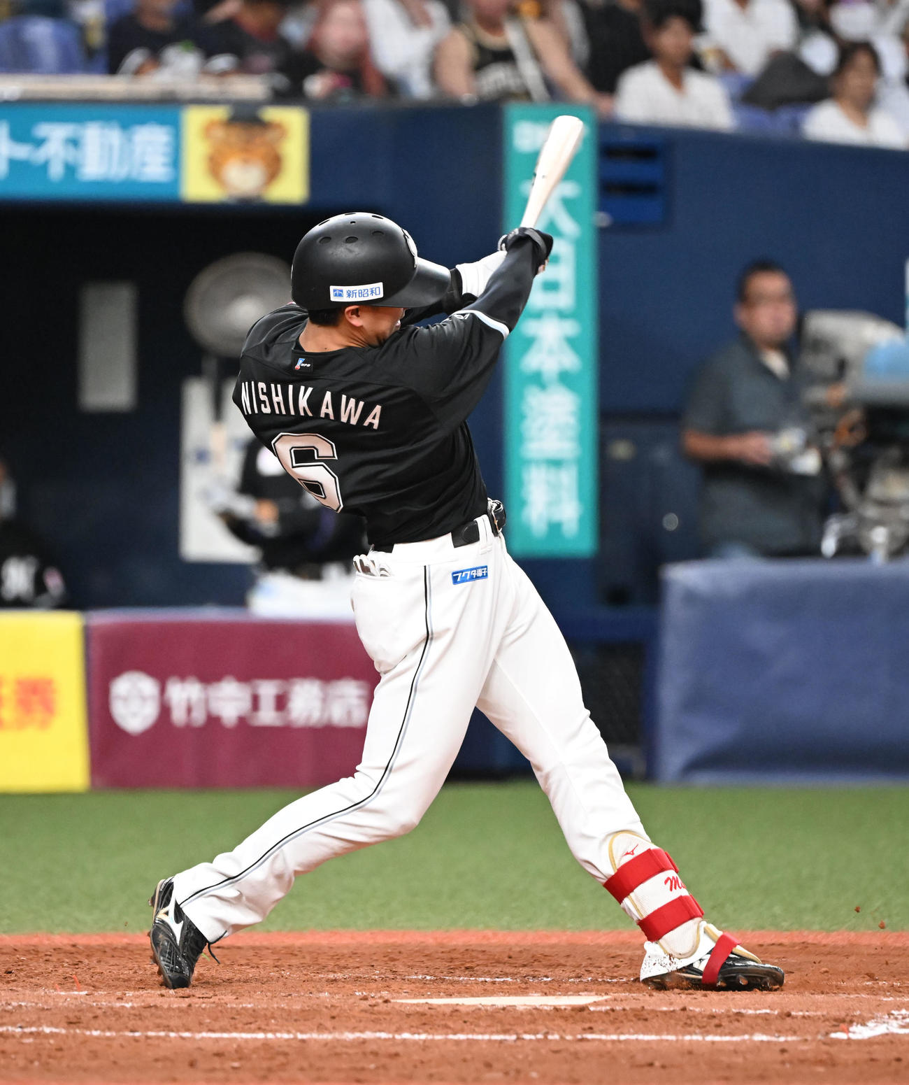オリックス対ロッテ　4回表ロッテ1死二、三塁、左前適時打を放つ西川（撮影・和賀正仁）