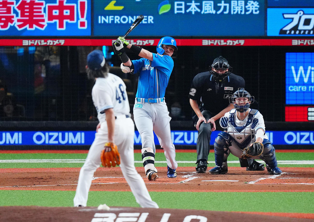 西武対日本ハム　2回表日本ハム無死一塁、先制2点本塁打を放つ清宮。投手今井（撮影・垰建太）