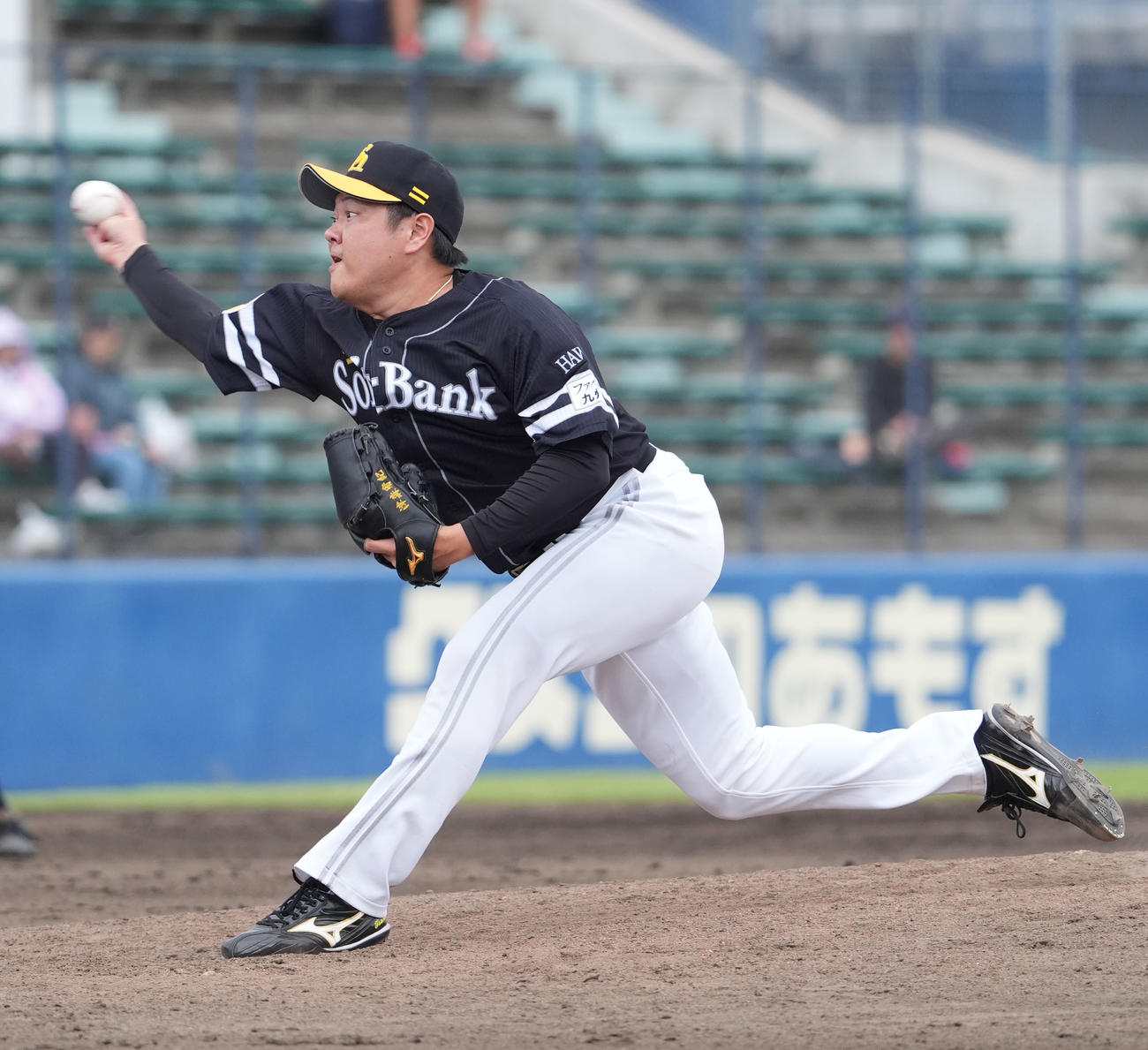 中日対ソフトバンク　7回裏、ソフトバンク4番手で登板する津森（撮影・森本幸一）