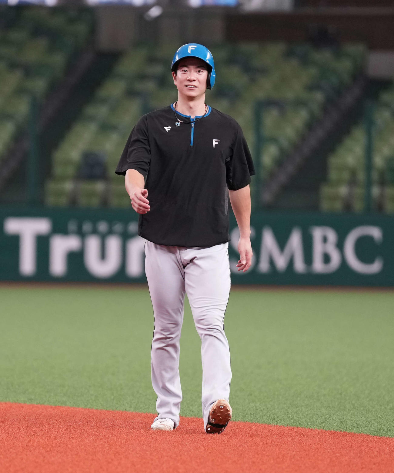 西武対日本ハム　アップをする日本ハム松本剛（撮影・井上学）