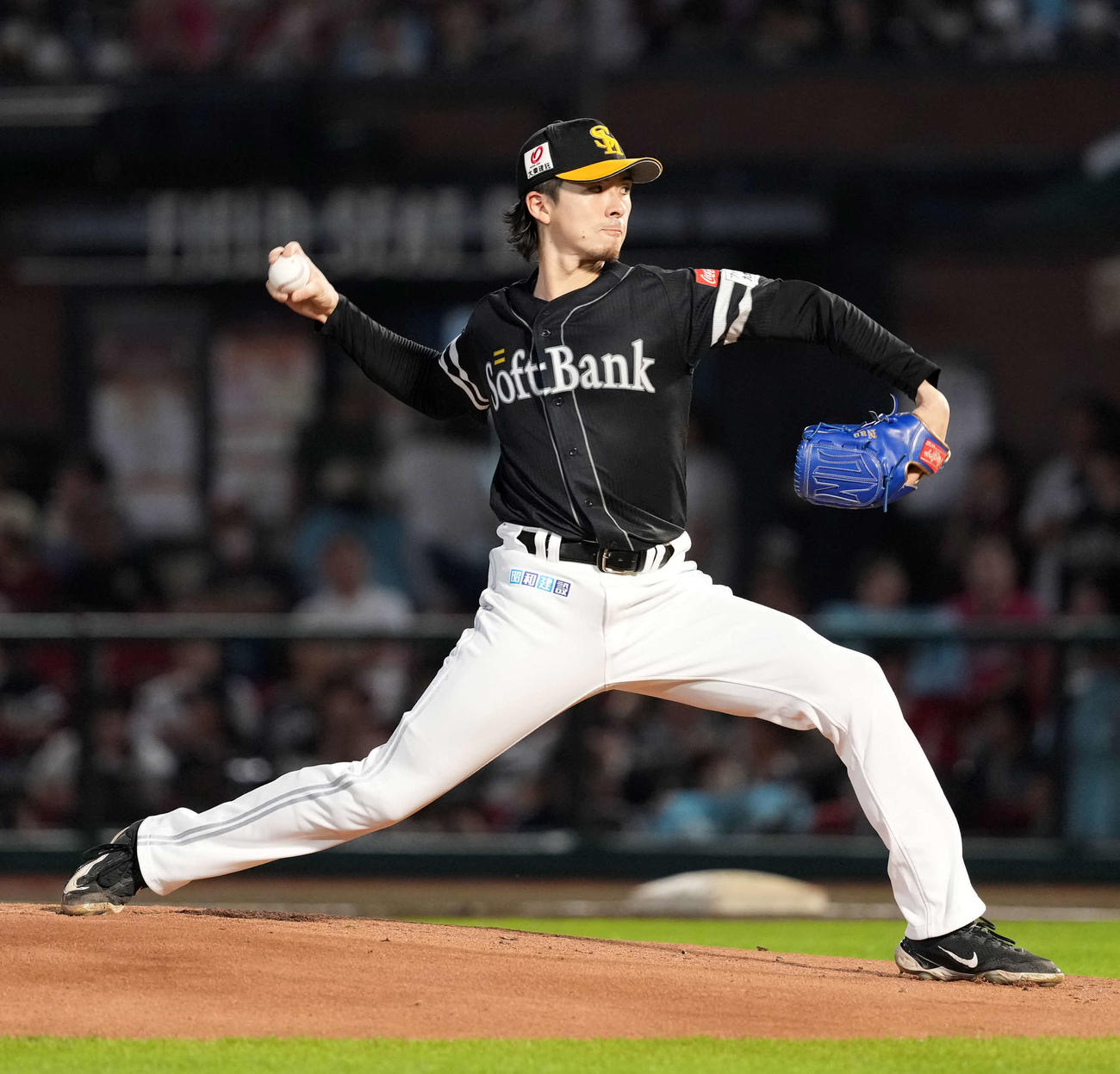 楽天対ソフトバンク　ソフトバンクの先発上沢（撮影・たえ見朱実）