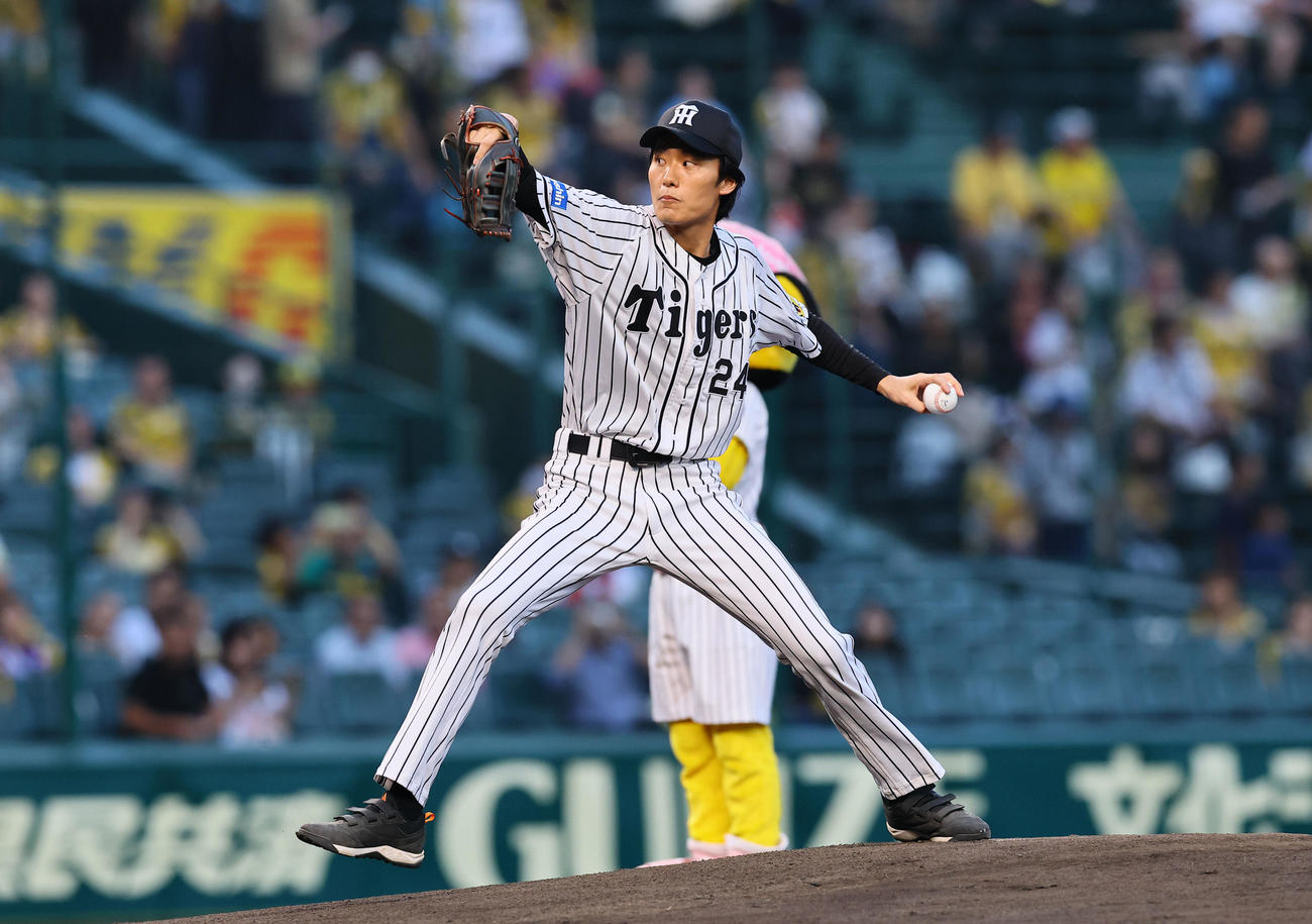 阪神対中日　ファーストピッチを務めた俳優の松谷鷹也（撮影・藤尾明華）