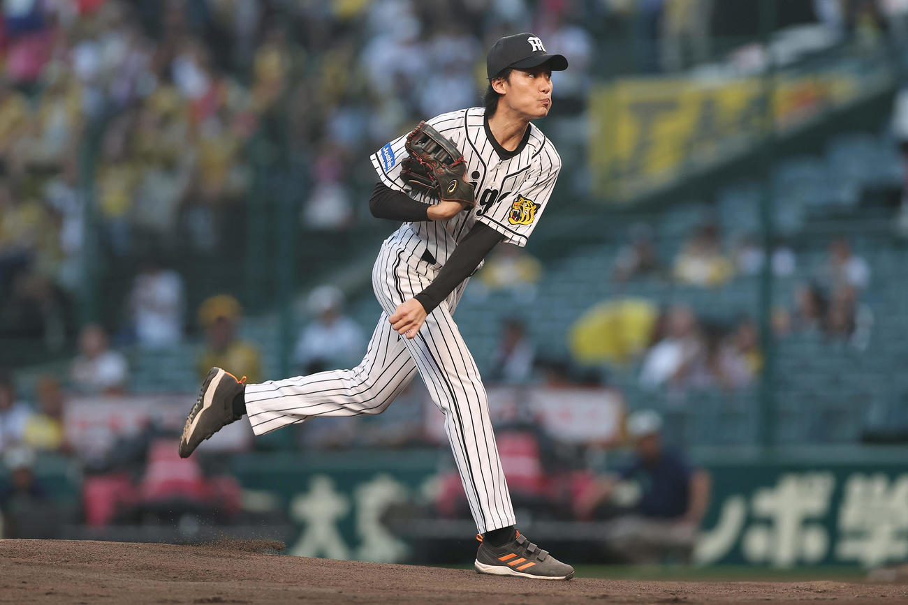 阪神対中日　ファーストピッチセレモニーに登場した松谷。映画「栄光のバックホーム」で横田慎太郎さん役を務めた（撮影・前田充）
