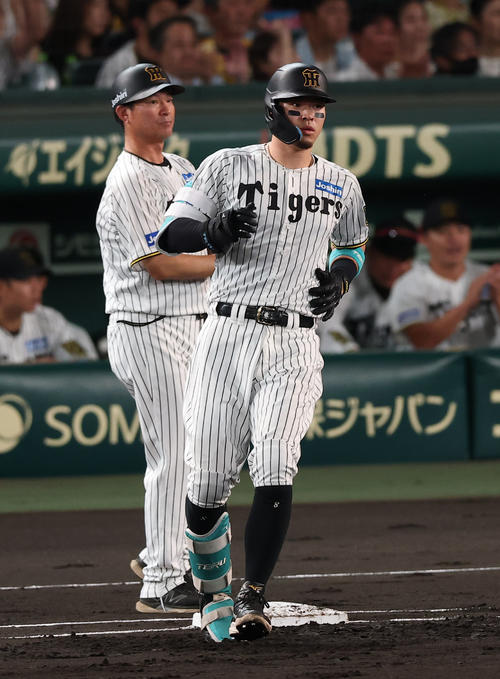 阪神】佐藤輝明がダブルで王手 2本の適時打で99打点「40－100」一気に