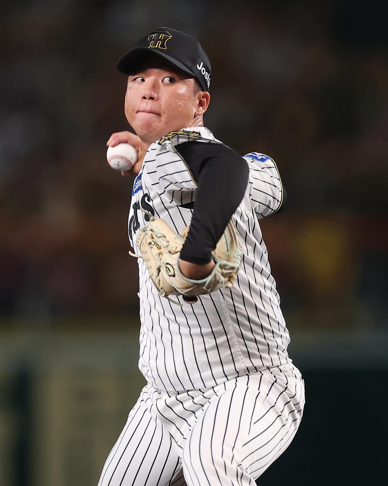 阪神対中日　力投する阪神先発の村上（撮影・前田充）