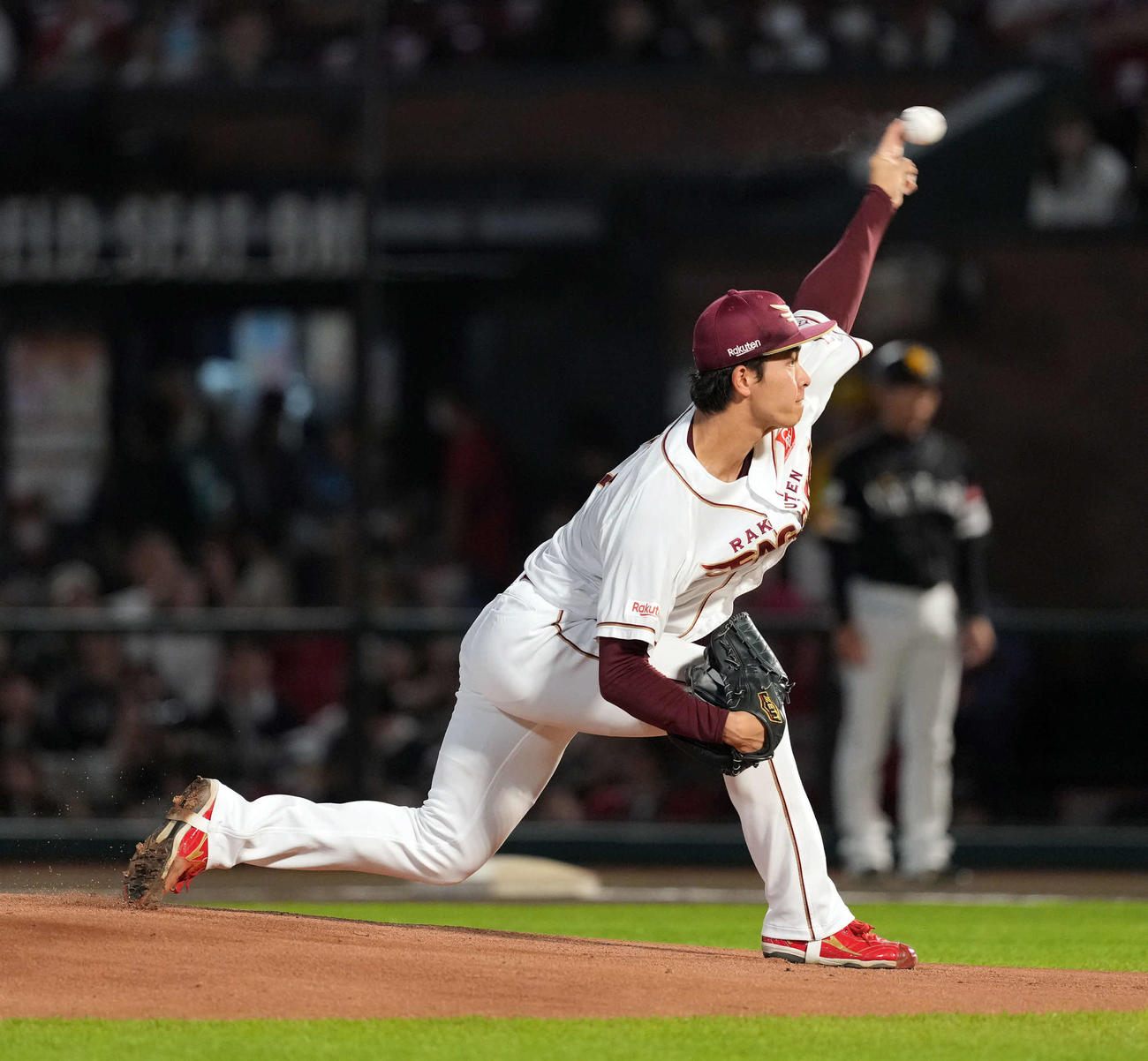 楽天対ソフトバンク　楽天の先発古謝（撮影・たえ見朱実）