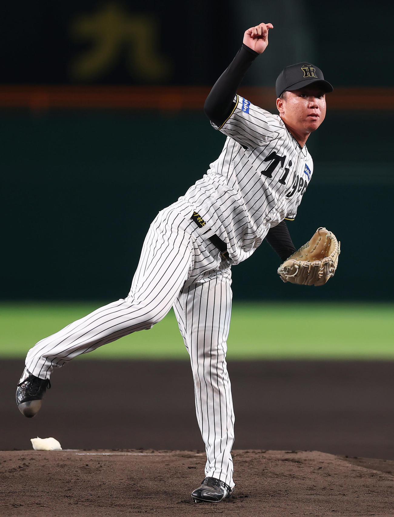 阪神対中日　力投する阪神先発の村上（撮影・前田充）