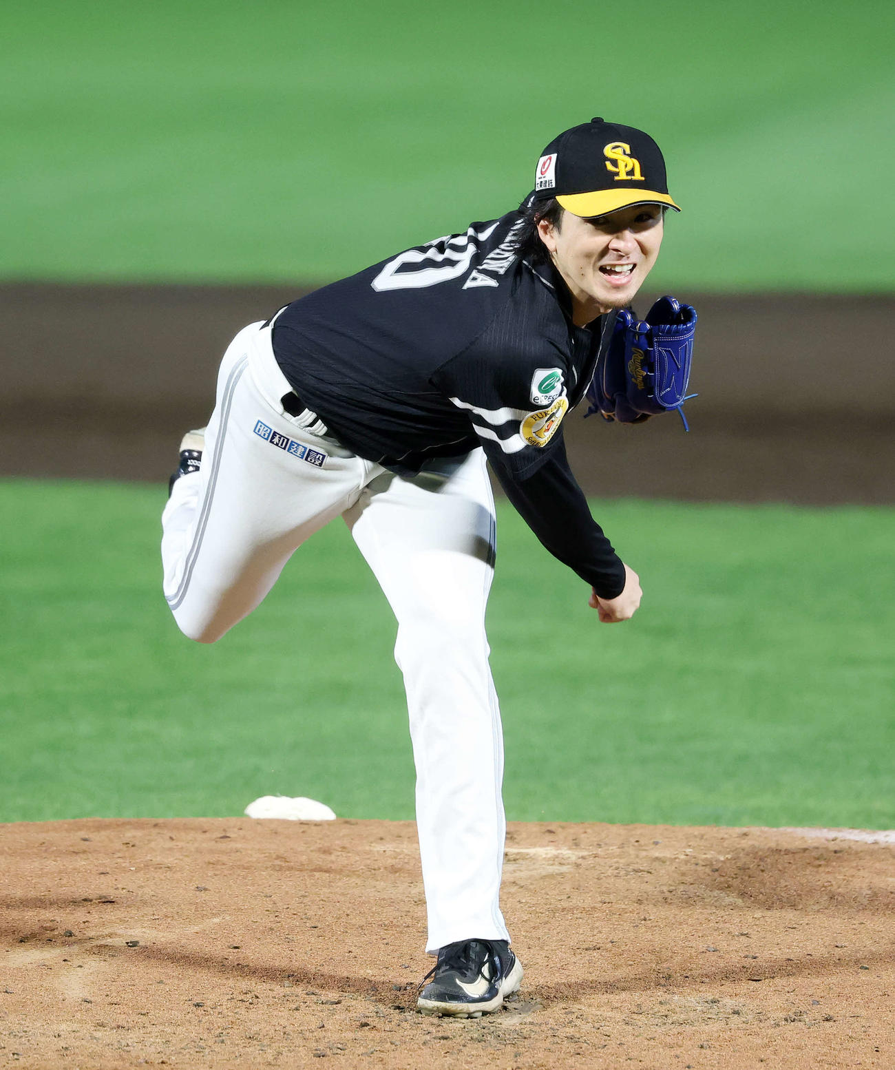 楽天対ソフトバンク　力投するソフトバンク先発の上沢（撮影・鈴木正人）