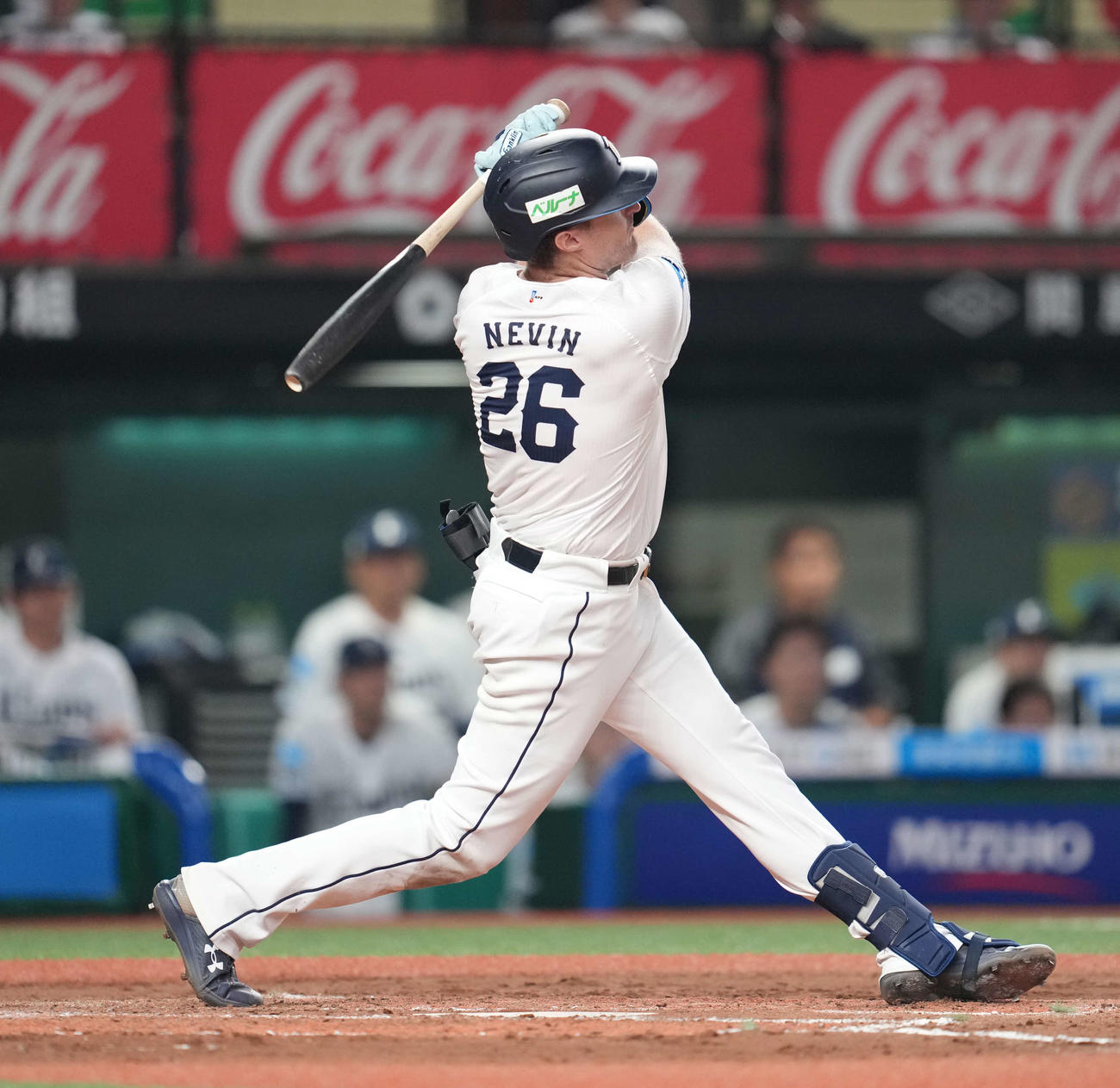 西武対日本ハム　6回裏西武1死、左越え本塁打を放つネビン（撮影・井上学）