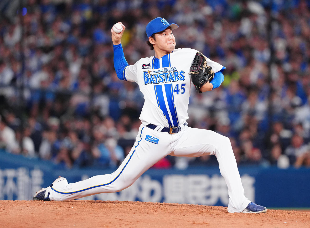 DeNA対巨人　8回表から4番手で登板したDeNA森原（撮影・鈴木みどり）