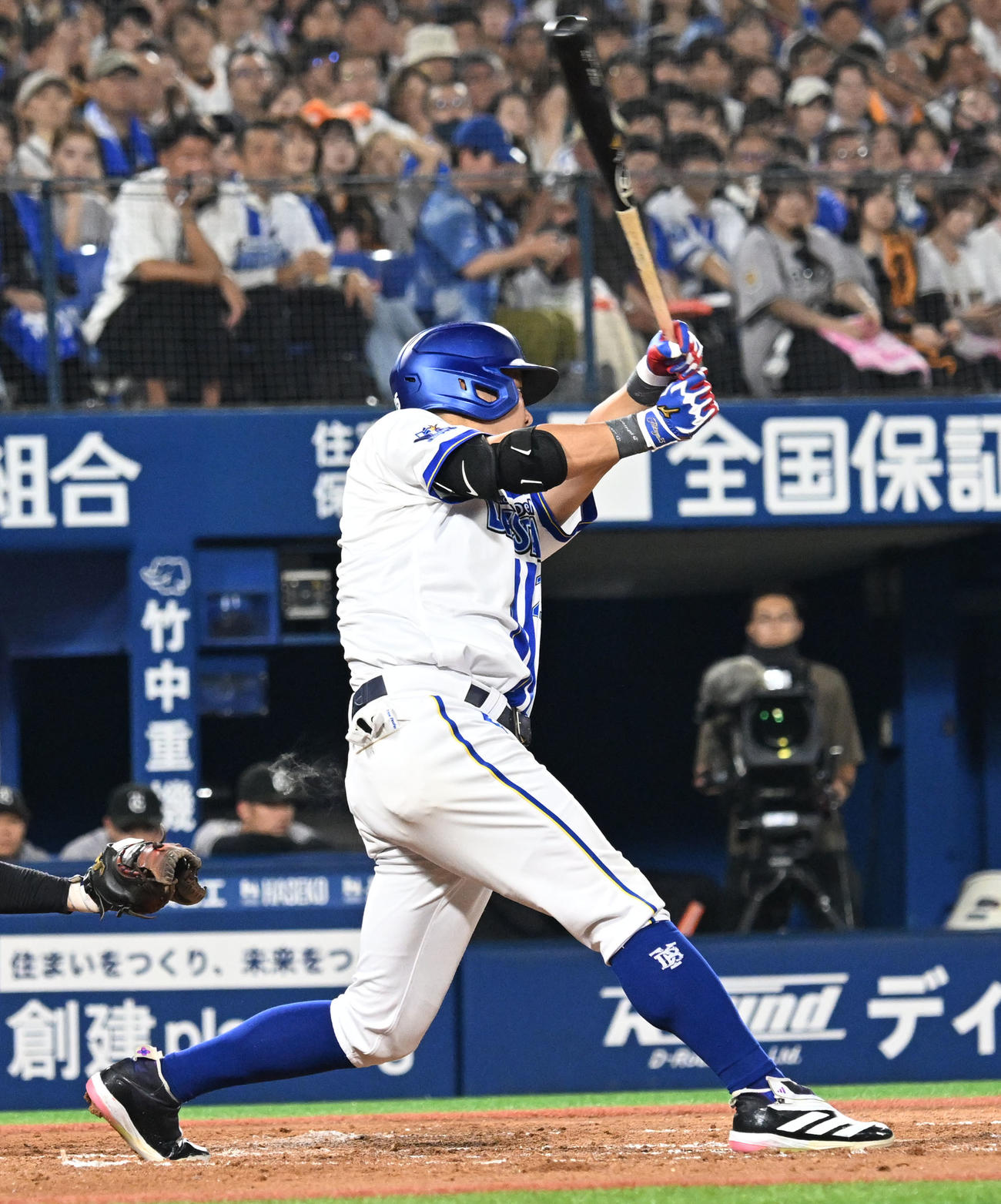DeNA対巨人　2回裏DeNA2死一二塁、筒香が左翼に適時打を放つ（撮影・千葉一成）