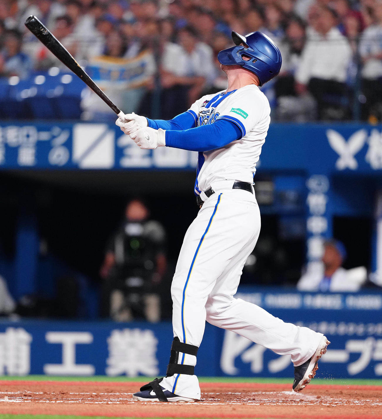 DeNA対巨人　1回裏DeNA無死満塁、右飛に倒れるオースティン（撮影・鈴木みどり）