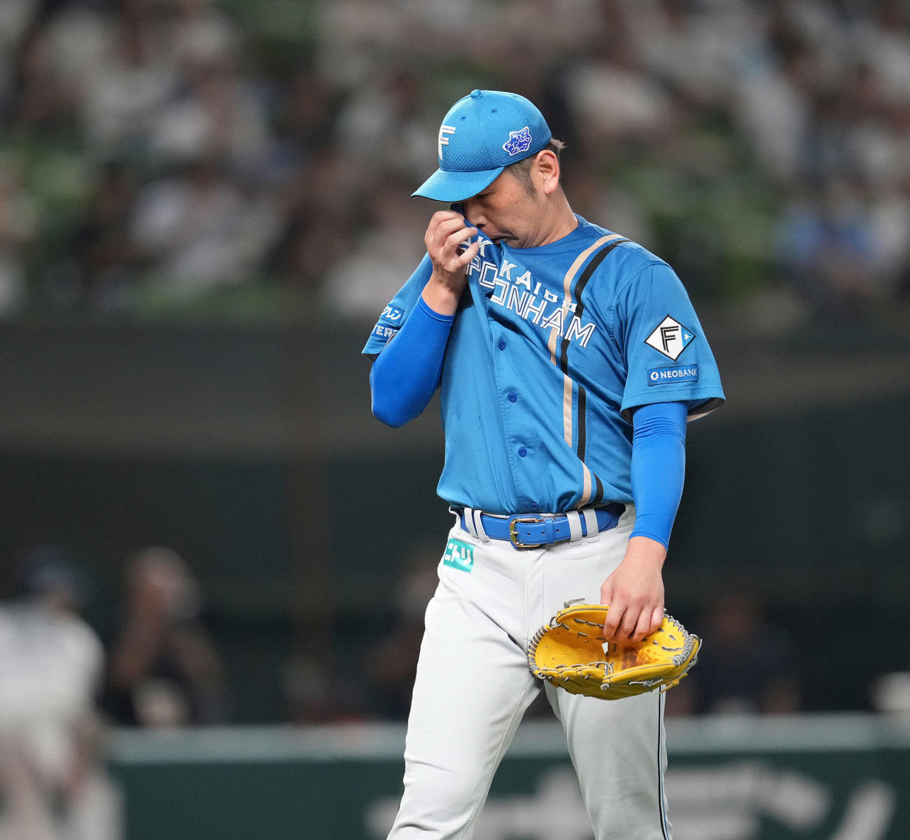 西武対日本ハム　1回を終えベンチに引き揚げる加藤貴（撮影・井上学）