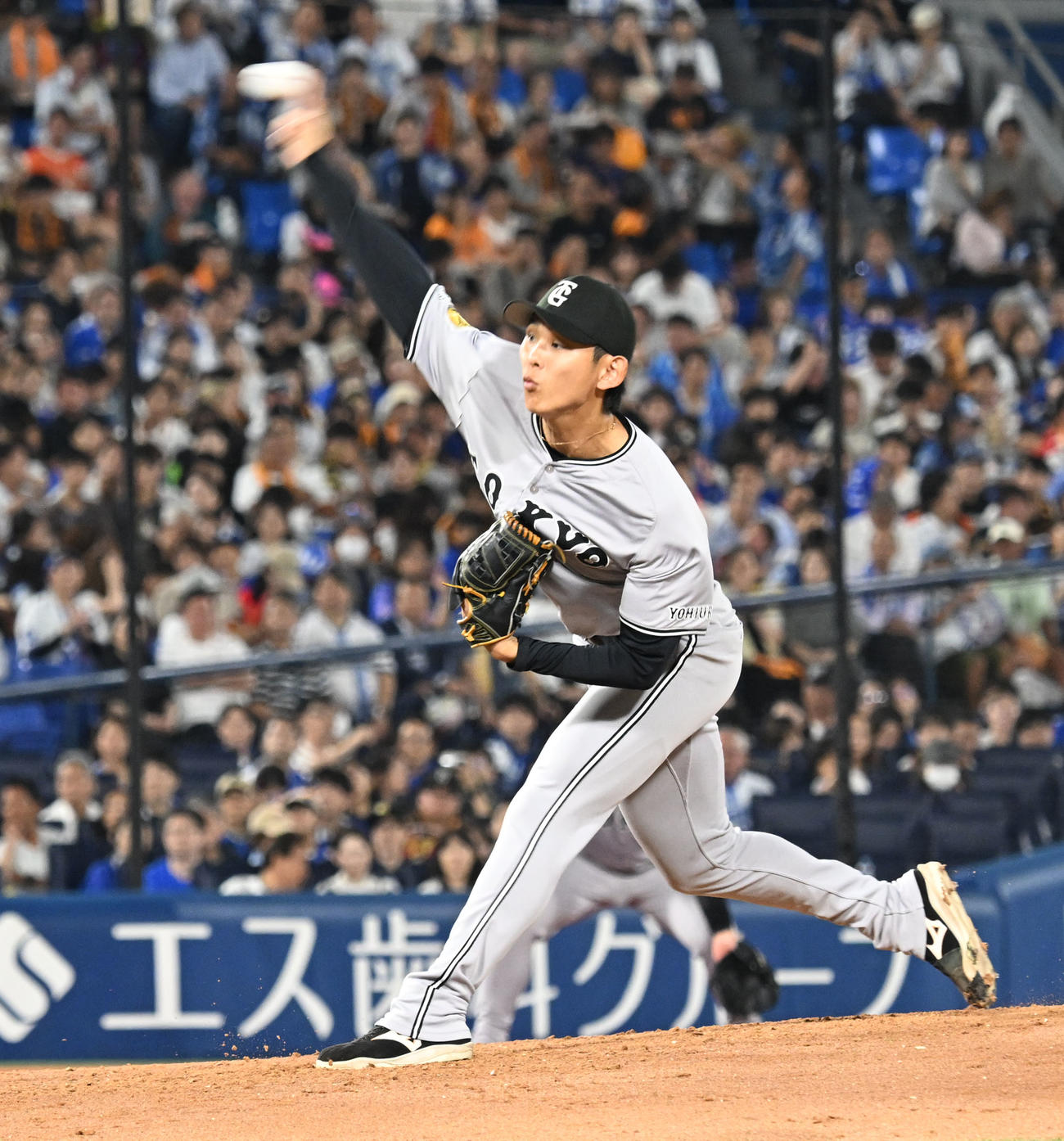 DeNA対巨人　4回に2番手で登板した巨人泉（撮影・千葉一成）