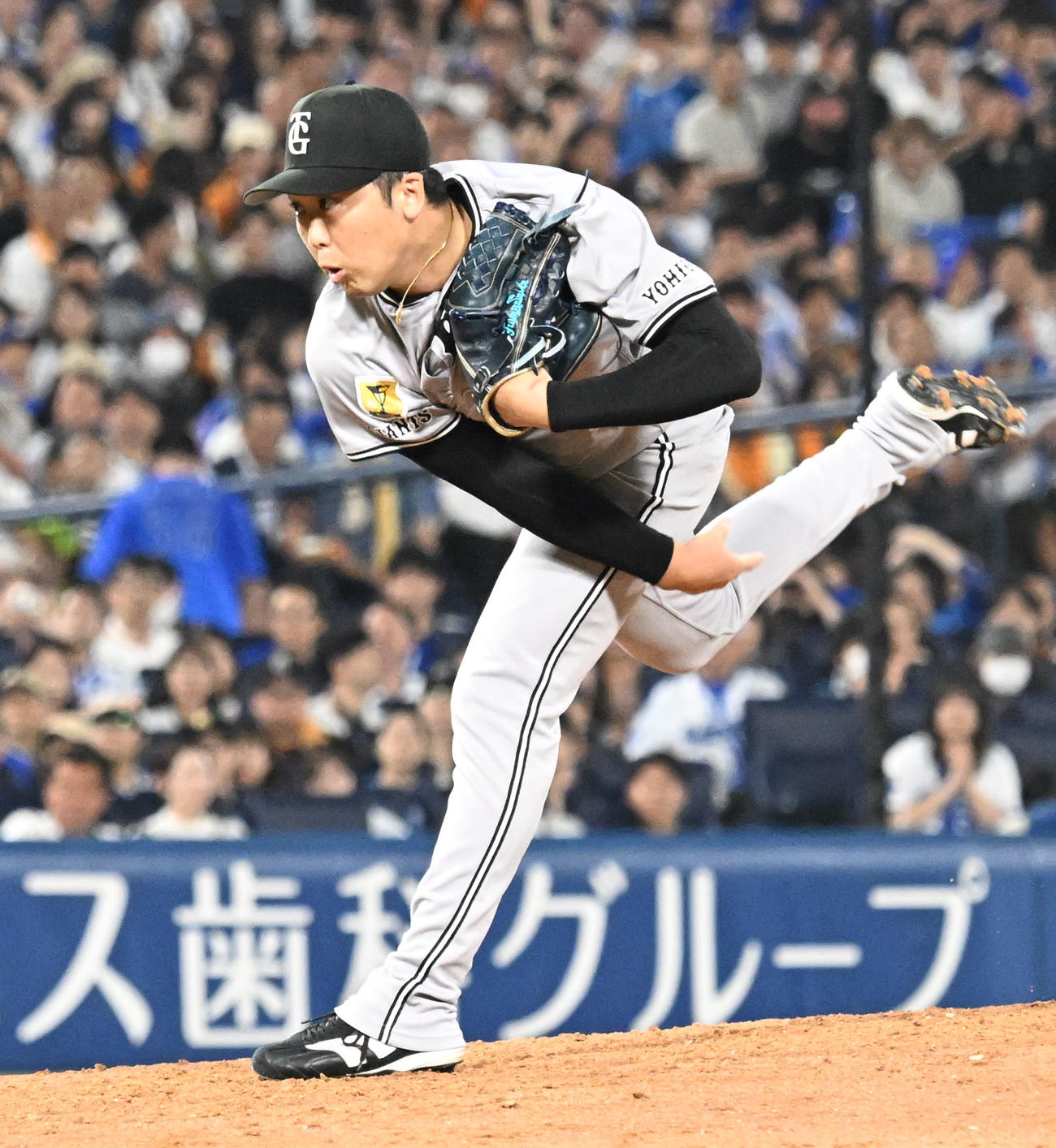 DeNA対巨人　6回、4番手で登板した巨人船迫（撮影・千葉一成）