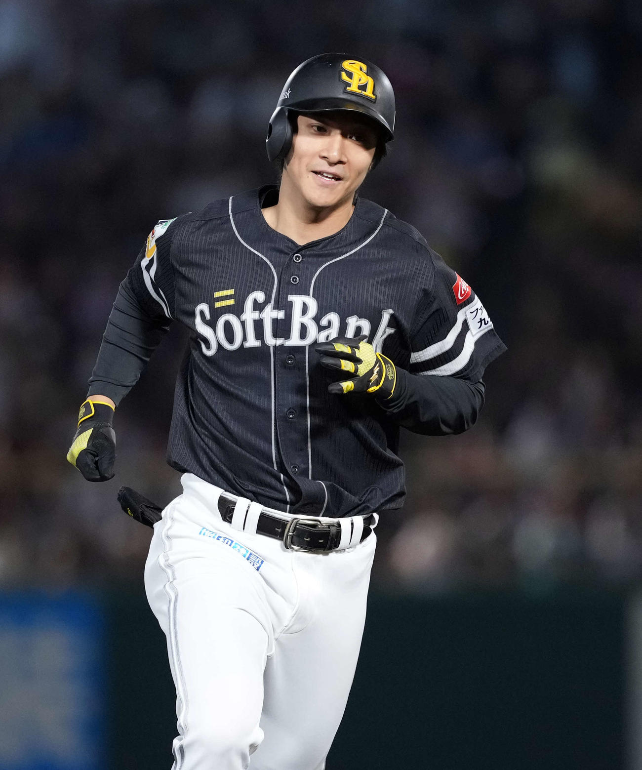 楽天対ソフトバンク　6回表ソフトバンク1死一塁、中越えに2点本塁打を放った柳町（撮影・たえ見朱実）