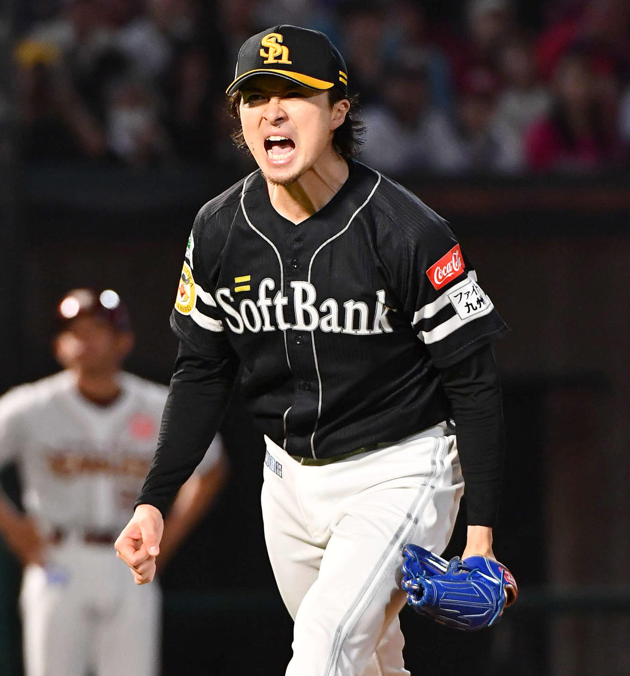 楽天対ソフトバンク　7回裏楽天2死、中島を見逃し三振に抑え、雄たけびをあげる上沢（撮影・岩下翔太）