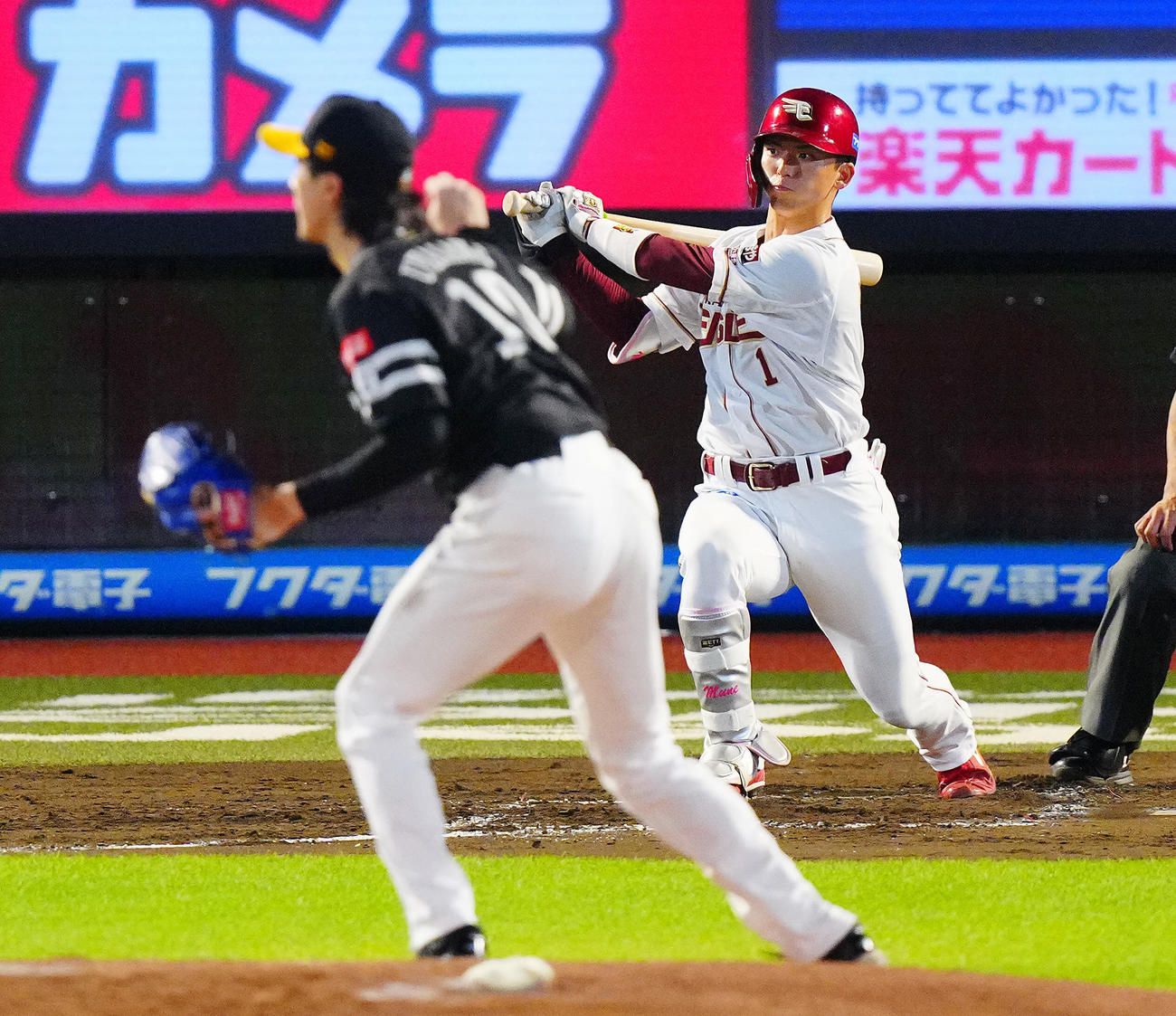 楽天対ソフトバンク　2回裏楽天無死、右前打を放つ宗山。投手上沢（撮影・垰建太）
