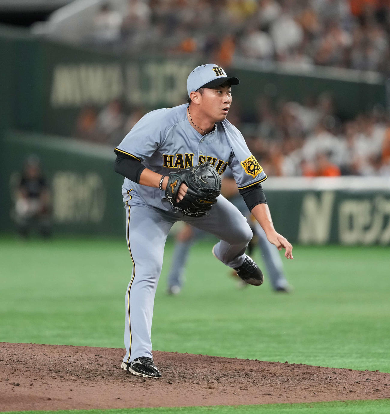 2025年9月13日、巨人戦で力投する阪神桐敷拓馬（撮影・井上学）