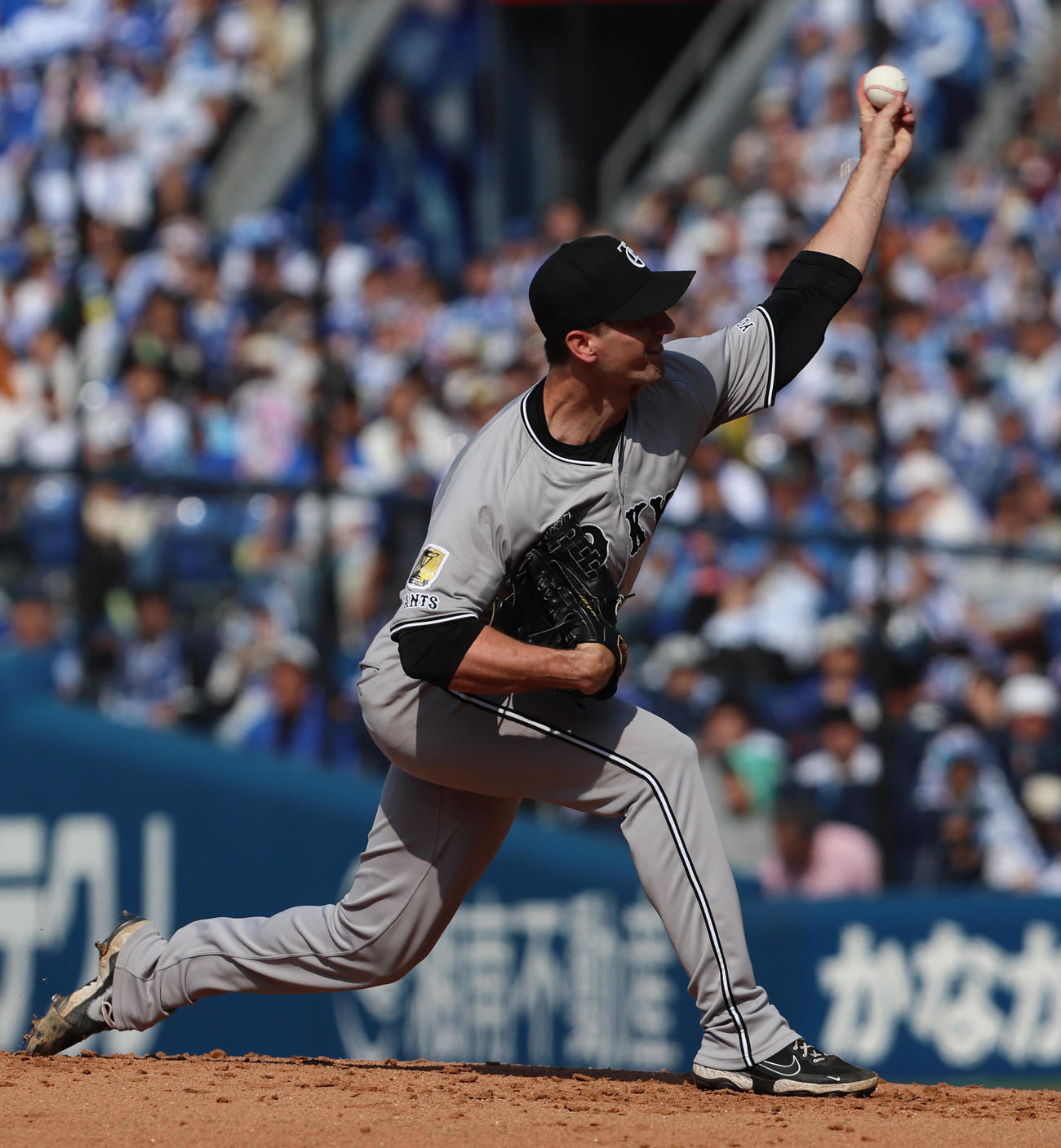 DeNA対巨人　力投する巨人先発のグリフィン（撮影・水谷安孝）