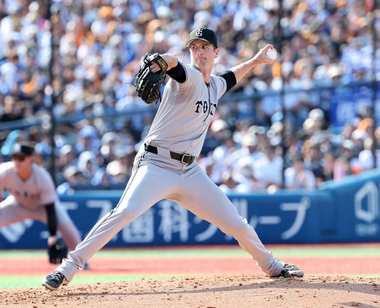 DeNA対巨人　力投する巨人先発のグリフィン（撮影・鈴木正人）