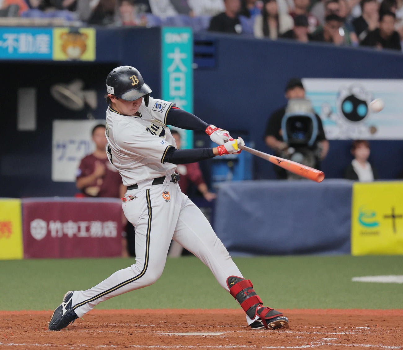 オリックス対楽天　5回裏オリックス無死一塁、紅林は左越え先制2点本塁打を放つ（撮影・宮崎幸一）